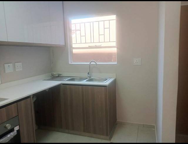 2 BEDROOM TOWNHOUSE FOR SALE IN VORNA VALLEY